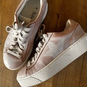 Nira Rubens Star Platform Sneakers